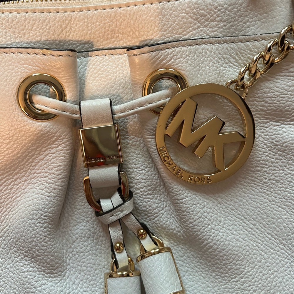 Michael Kors Camden white pebbled crossbody - Picture 3 of 10